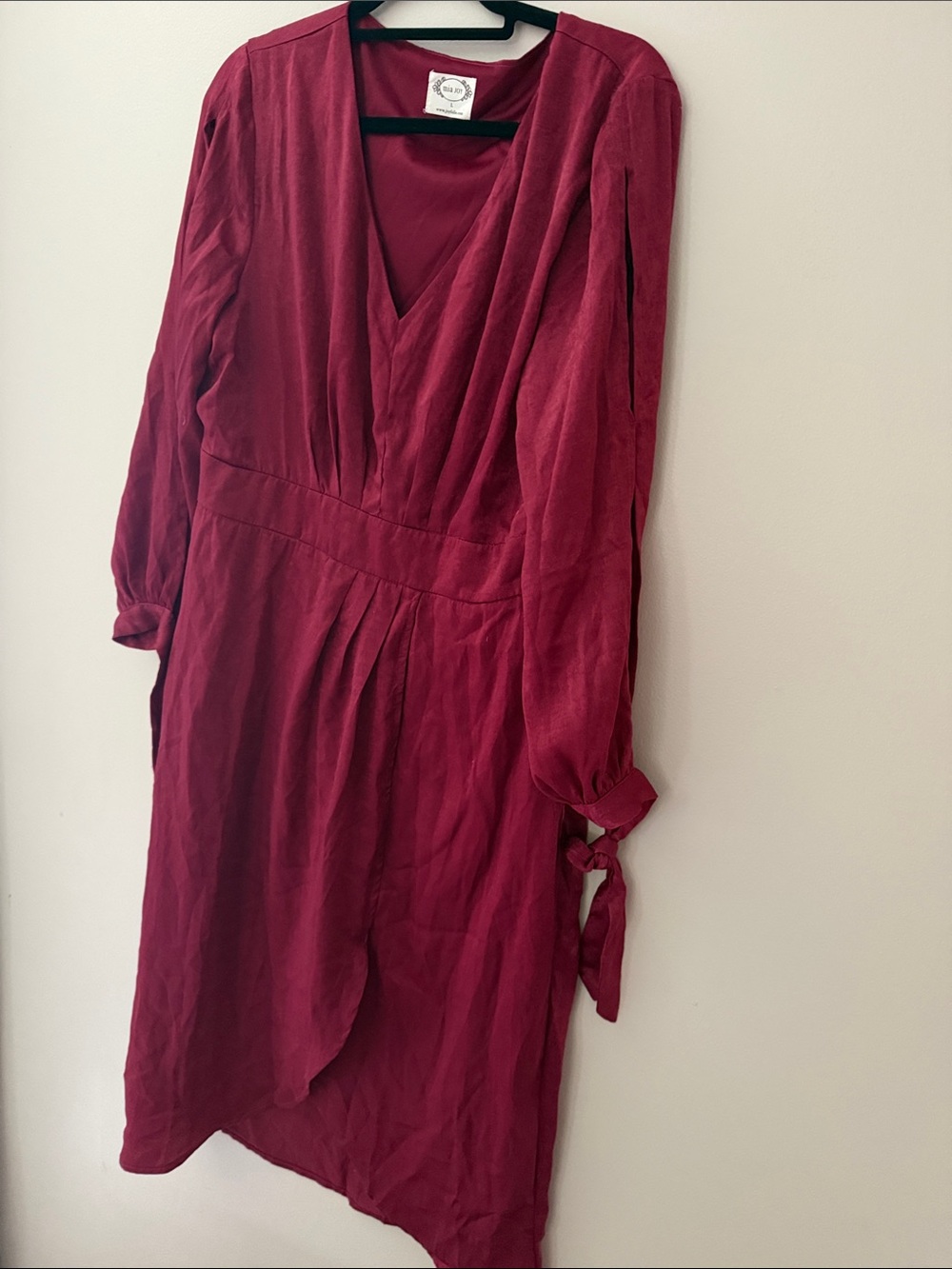 Joyfolie V-Neck Long Sleeve Dress